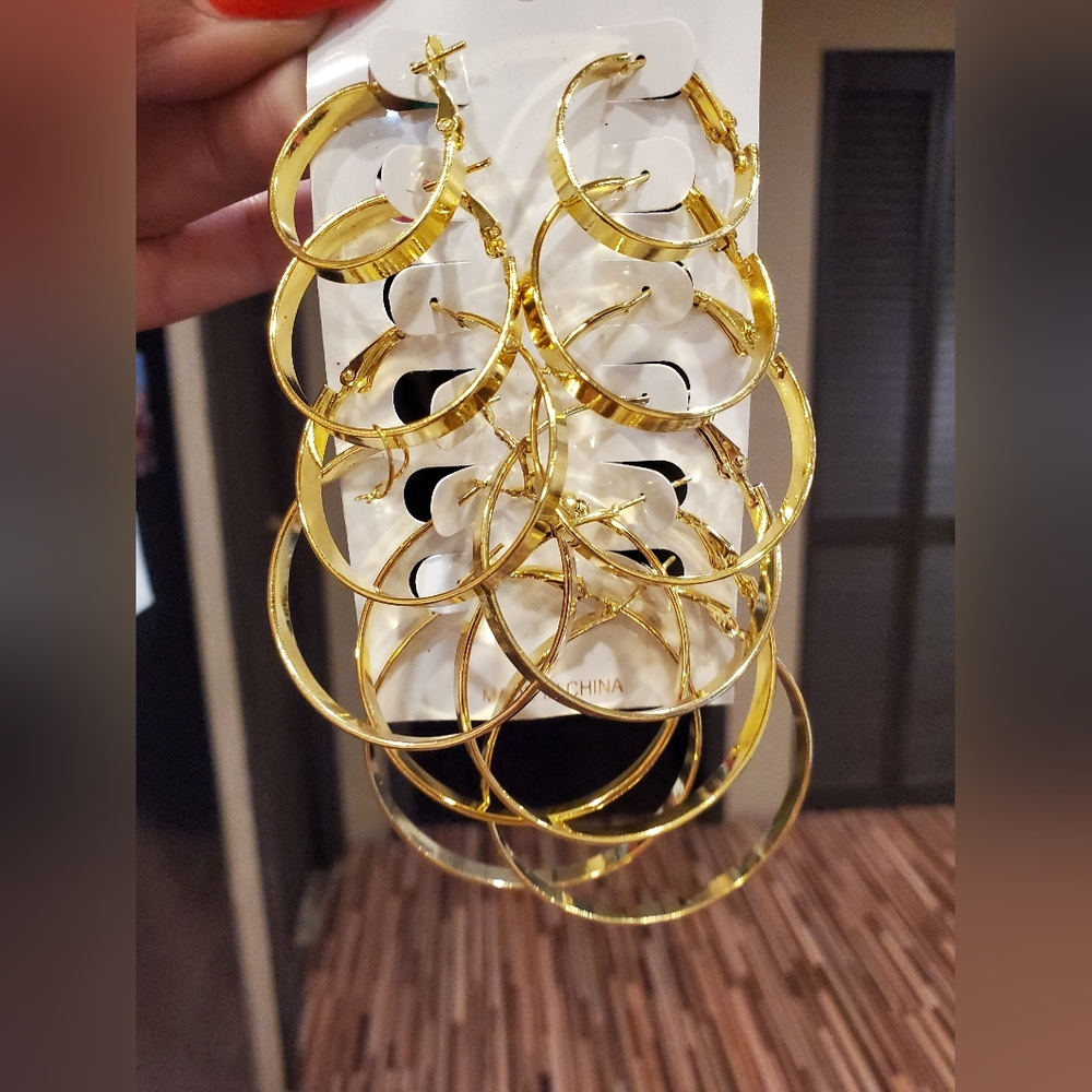 6 pack of hoop earrings